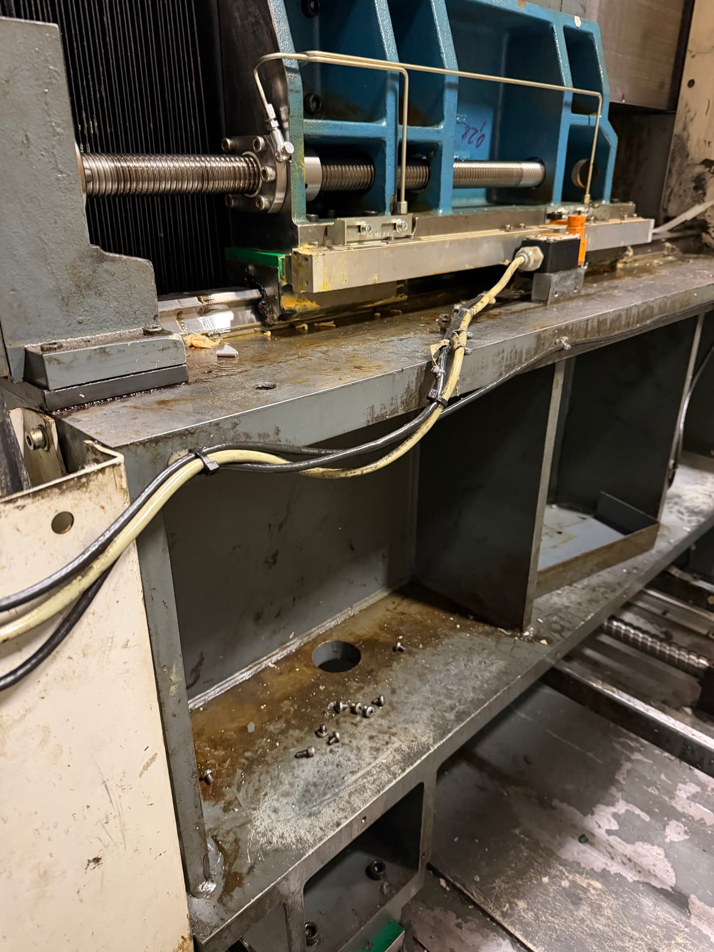 Before cleaning: Machine frame and linear axis surround